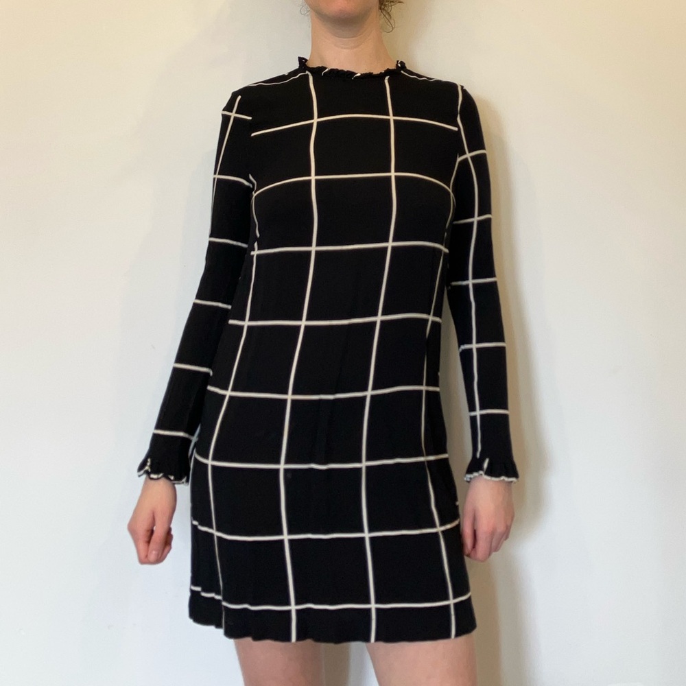 H&M Black and White Grid Long Sleeve Dress with ruffled details in size 6
